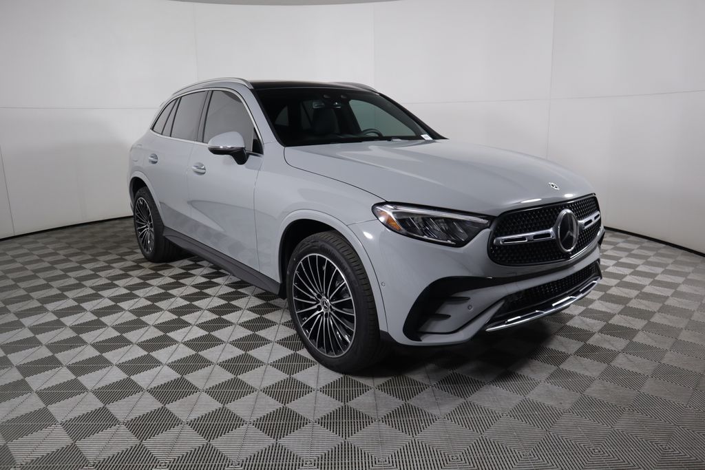 2025 Mercedes Benz GLC 300 photo 3