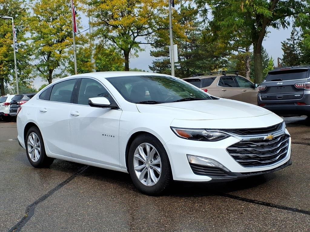 2019 Chevrolet Malibu Hybrid photo 3