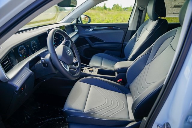 2025 Volkswagen Tiguan SE photo 4