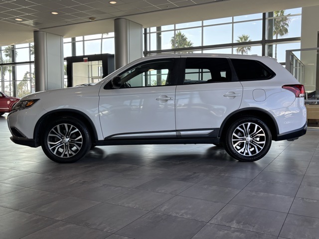 2017 Mitsubishi Outlander ES photo 6