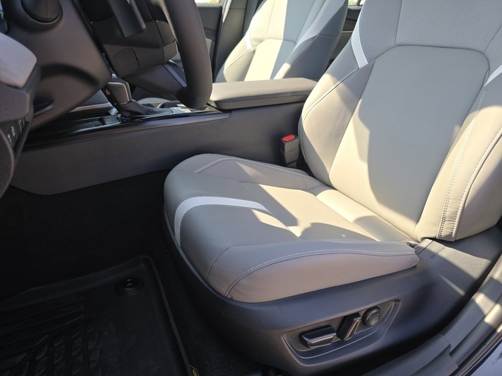 2026 Toyota Camry SE photo 13