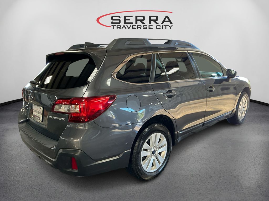 2018 Subaru Outback 2.5i Premium photo 4