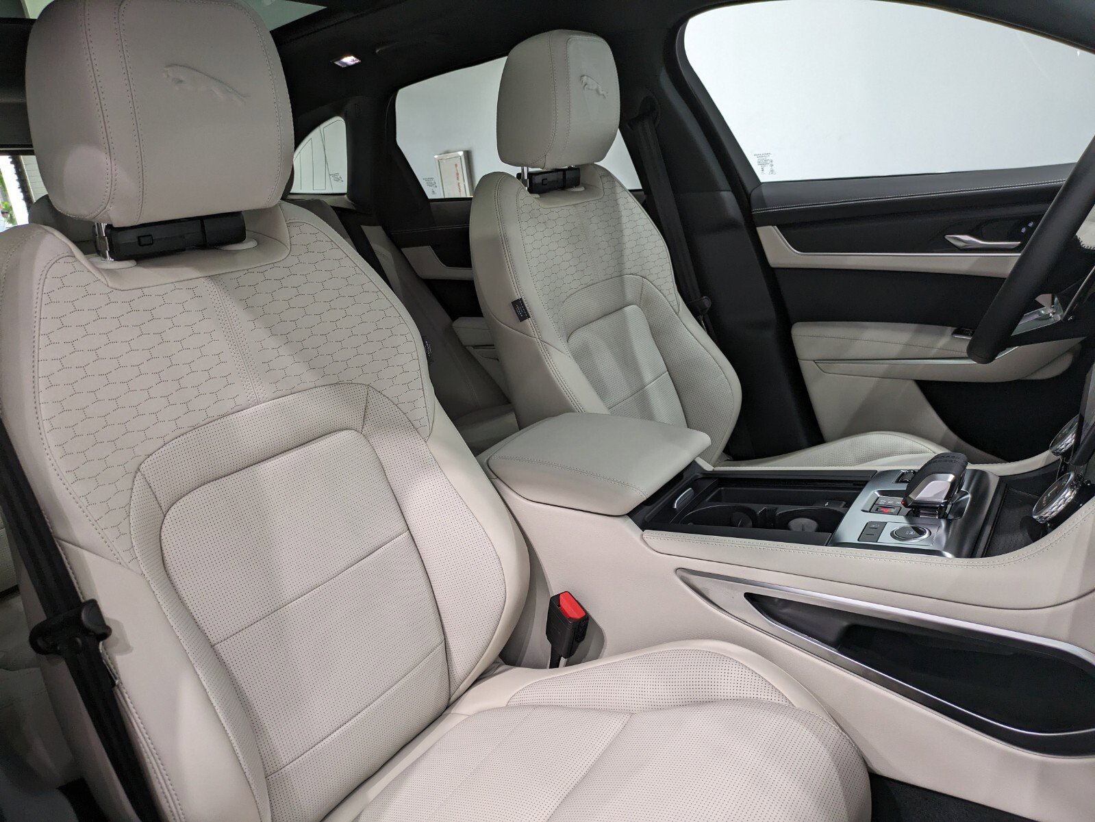 2025 Jaguar F-PACE R-Dynamic S P250 photo 21