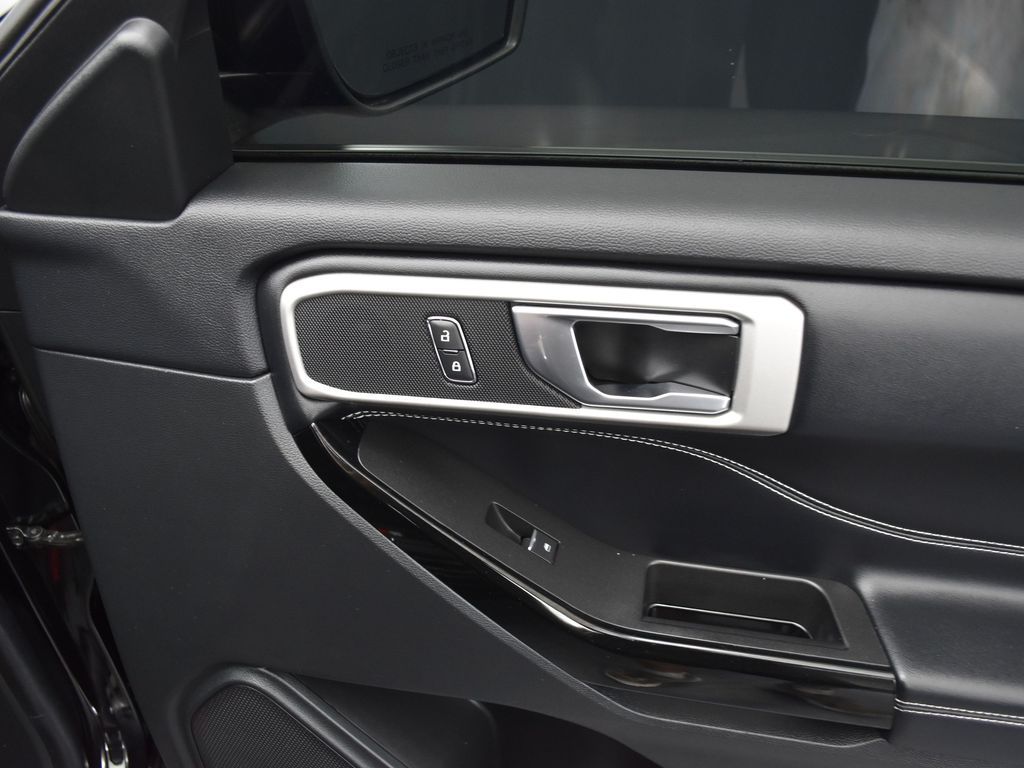 2021 Ford Explorer ST photo 26