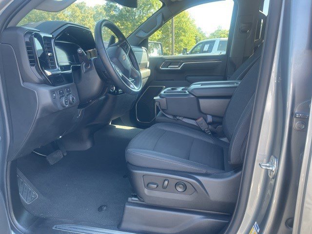 2025 Chevrolet Silverado 1500 LT photo 10
