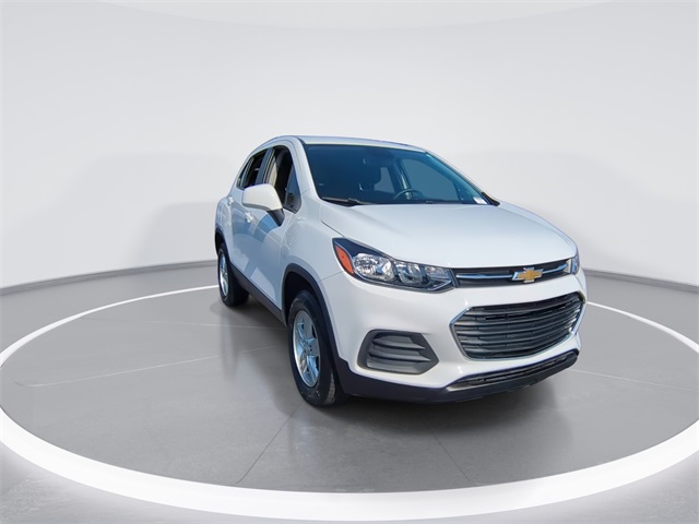2022 Chevrolet Trax LS photo 2