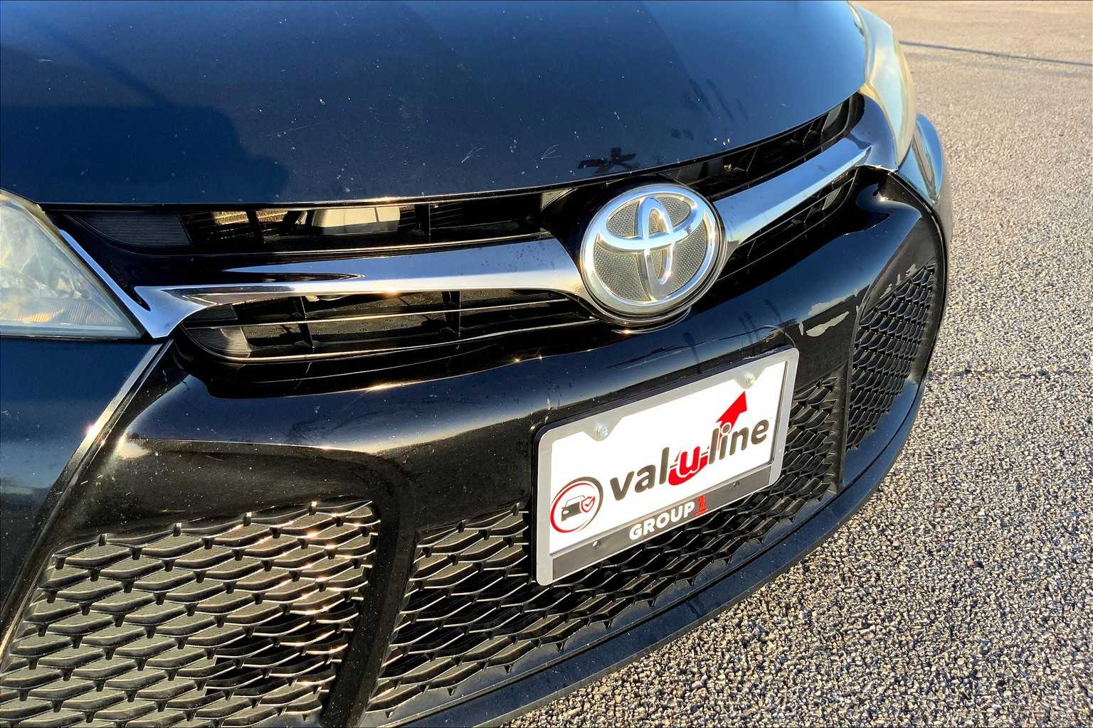 2015 Toyota Camry SE photo 28