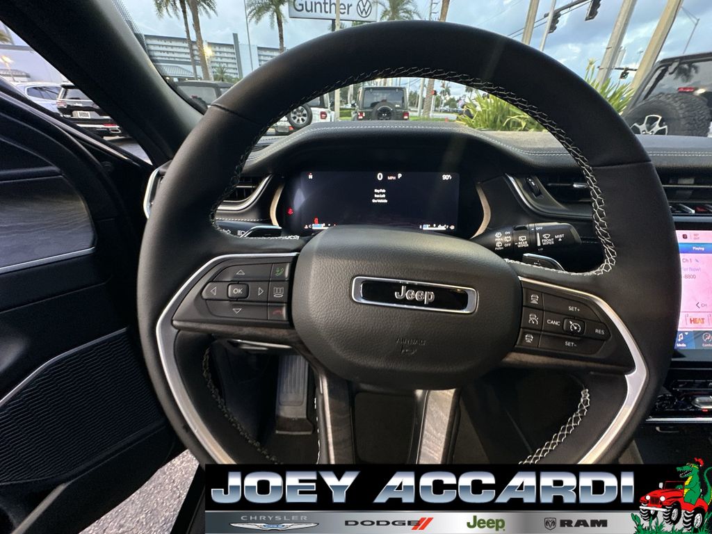 2025 Jeep Grand Cherokee Limited photo 14