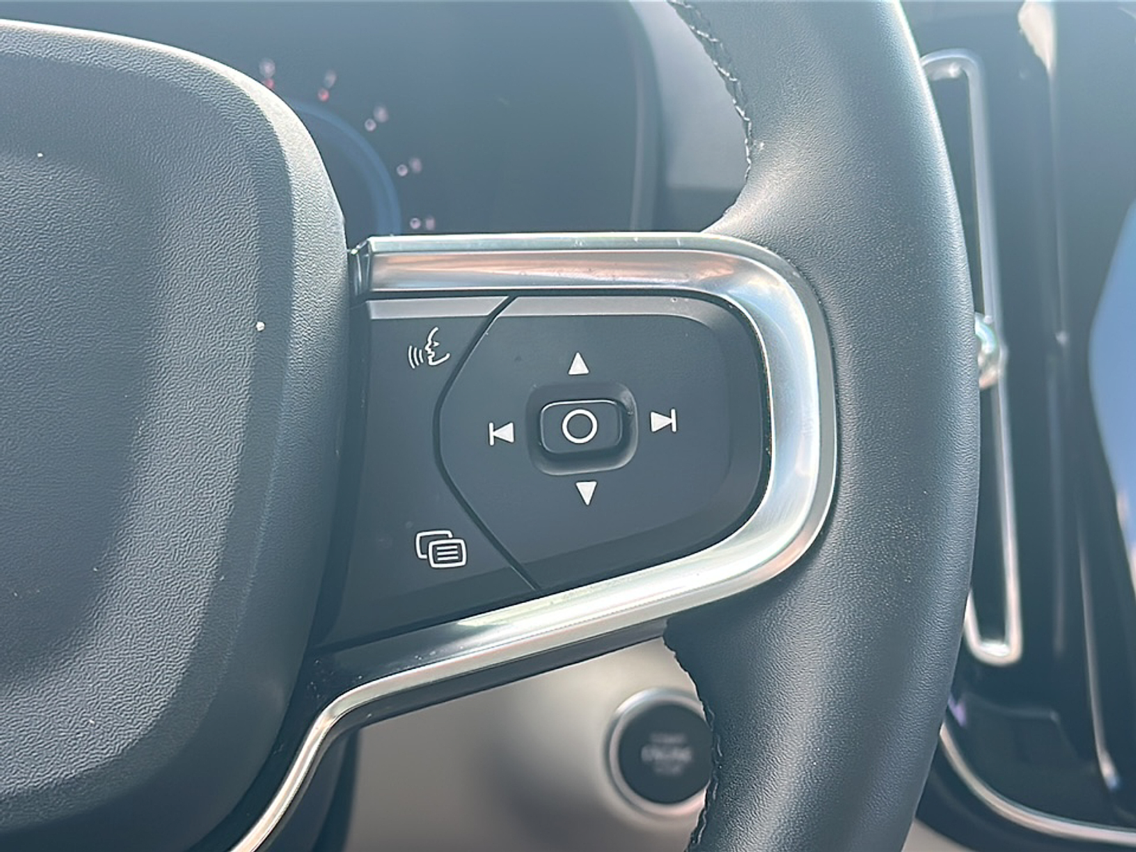 2023 Volvo XC40 Plus photo 15