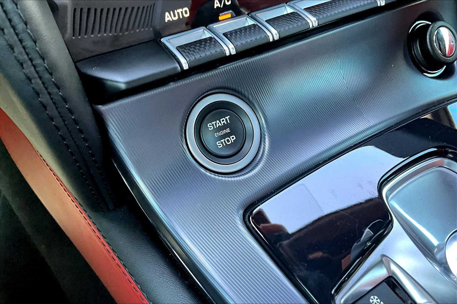 2020 Jaguar F-TYPE R photo 30