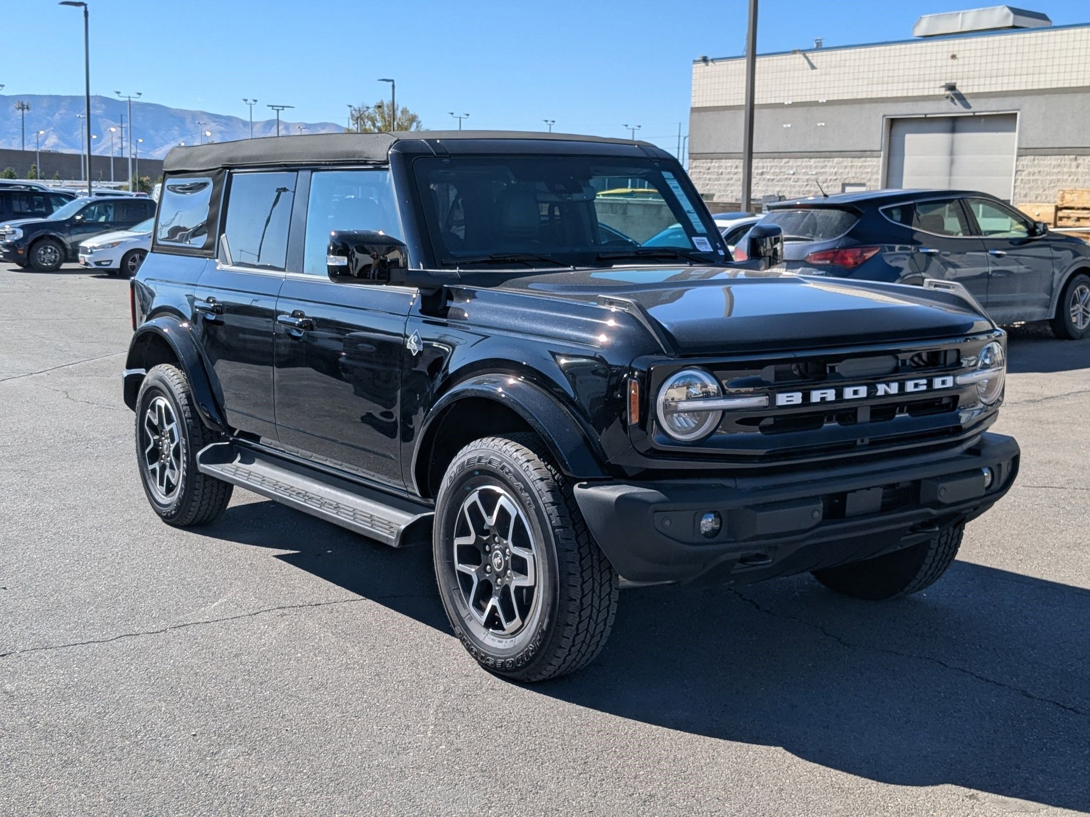 2025 Ford Bronco 4-Door Outer Banks's photo