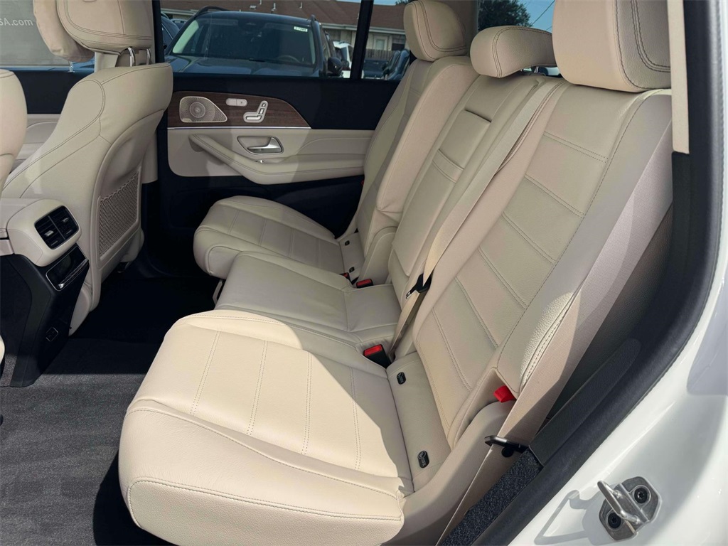 2026 Mercedes Benz GLS 450 4MATIC photo 5