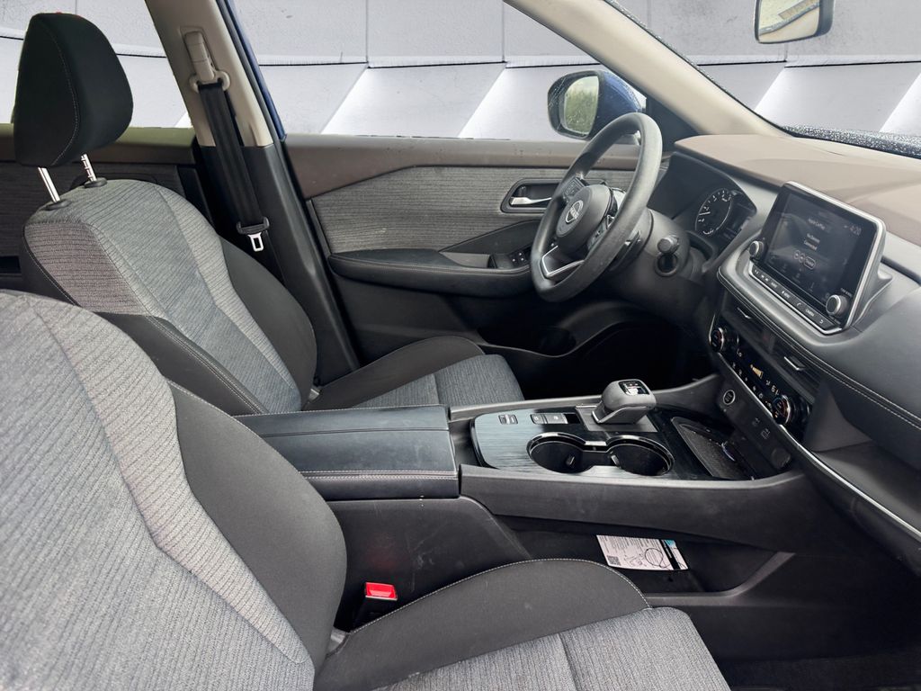 2023 Nissan Rogue SV photo 12