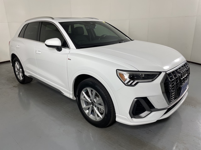 2024 Audi Q3 S line Premium photo 2