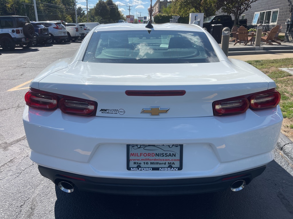2023 Chevrolet Camaro 1LT photo 4
