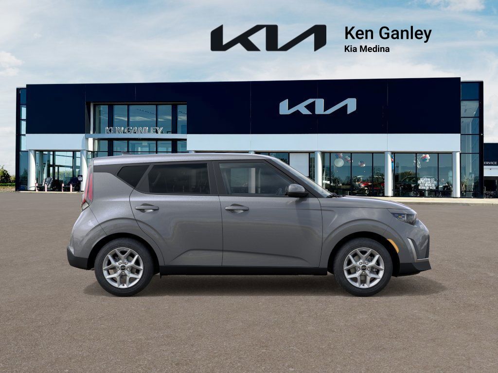 2025 Kia Soul LX S photo 3