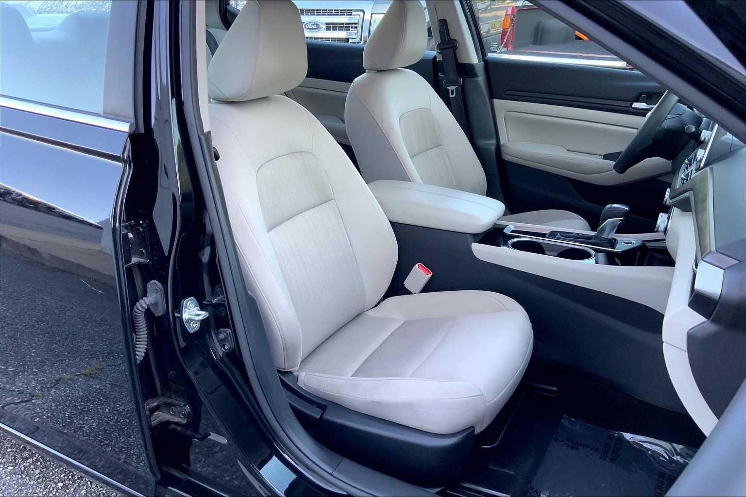 2024 Nissan Altima 2.5 SV photo 8