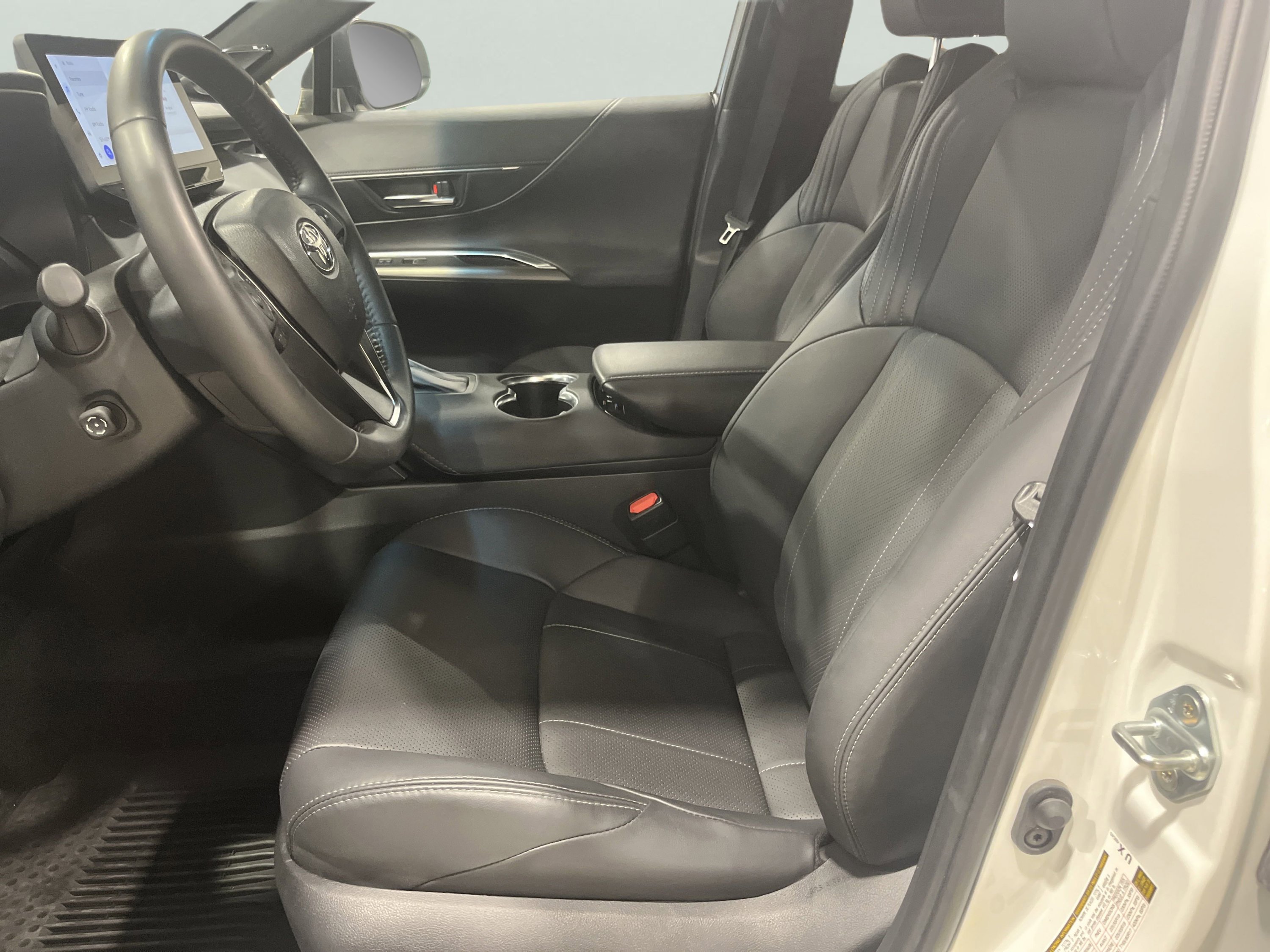 2024 Toyota Venza Limited photo 8
