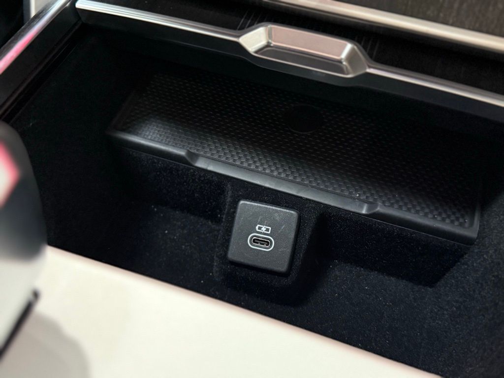 2025 Land Rover Range Rover Autobiography photo 6