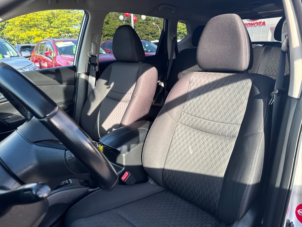 2018 Nissan Rogue SV photo 3