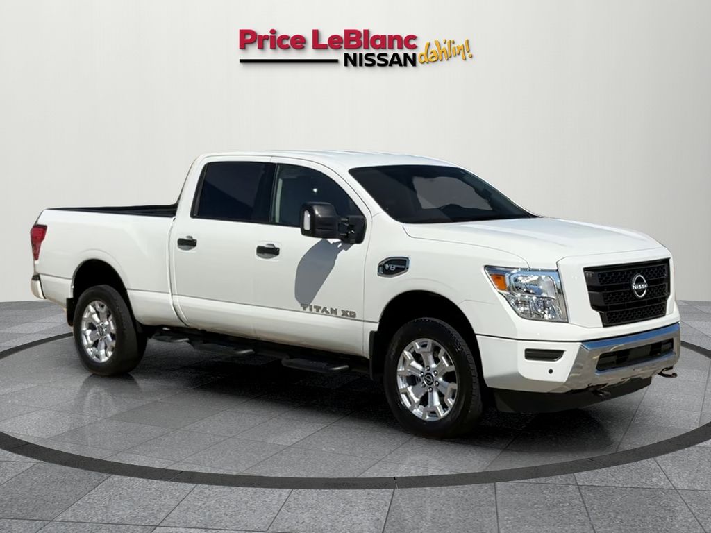 2024 Nissan Titan XD SV's photo