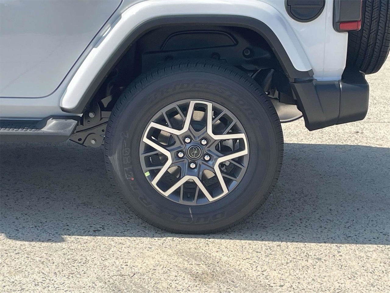 2025 Jeep Wrangler Sahara photo 32