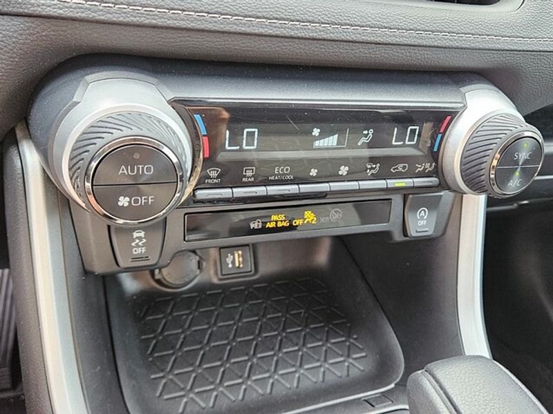 2023 Toyota RAV4 XLE photo 19