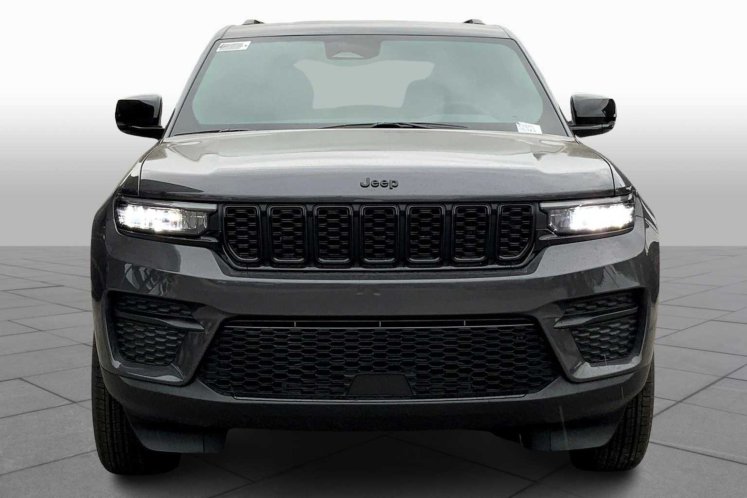 2025 Jeep Grand Cherokee Altitude photo 3