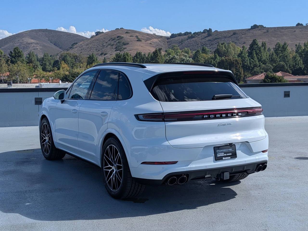 2025 Porsche Cayenne Base photo 3