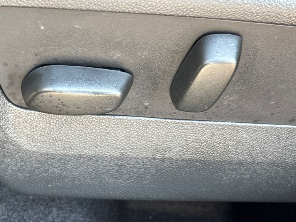 2022 Buick Envision Essence photo 35