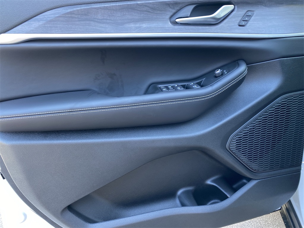 2025 Jeep Grand Cherokee Limited photo 33