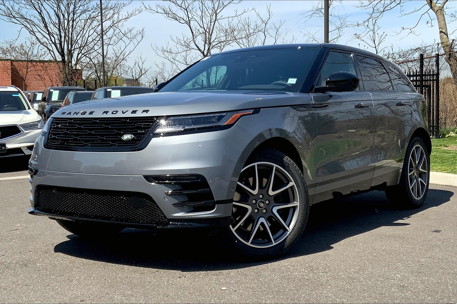 2026 Land Rover Range Rover Velar Dynamic SE's photo