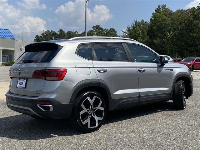 2022 Volkswagen Taos SEL photo 3
