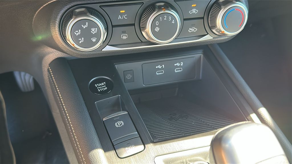 2025 Nissan Kicks SV photo 18