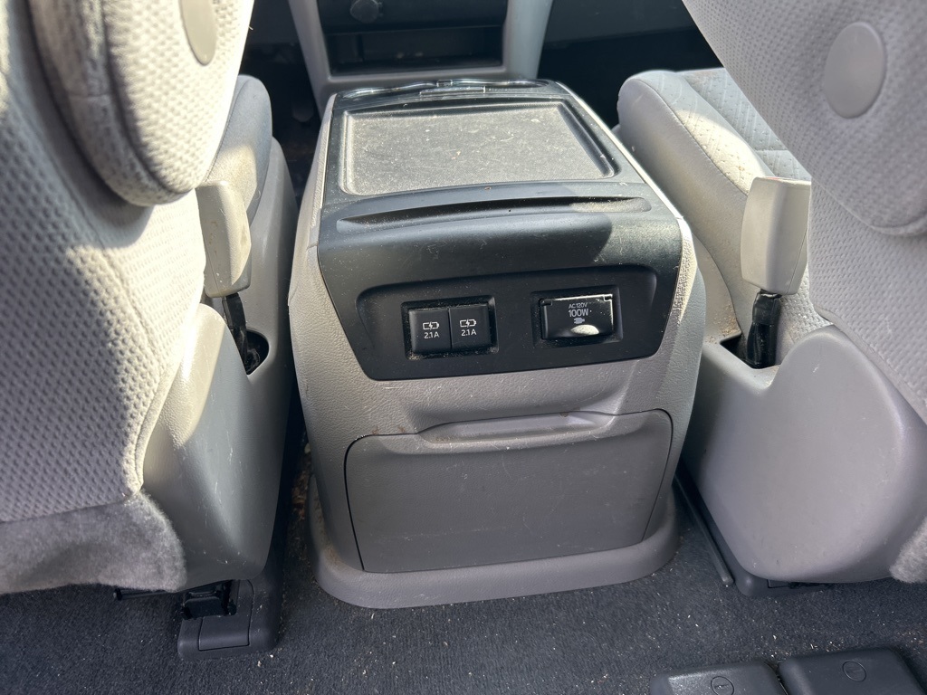 2020 Toyota Sienna LE photo 20