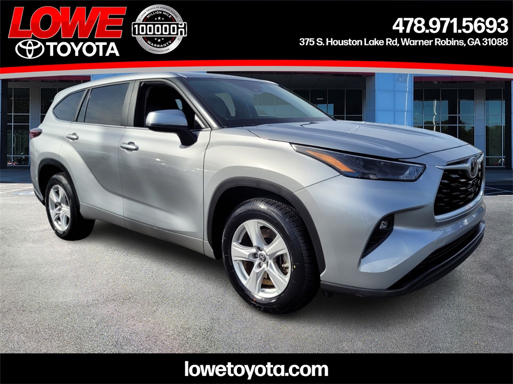 2024 Toyota Highlander LE's photo