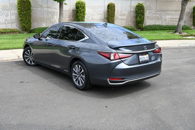 2022 Lexus ES 300h photo 4
