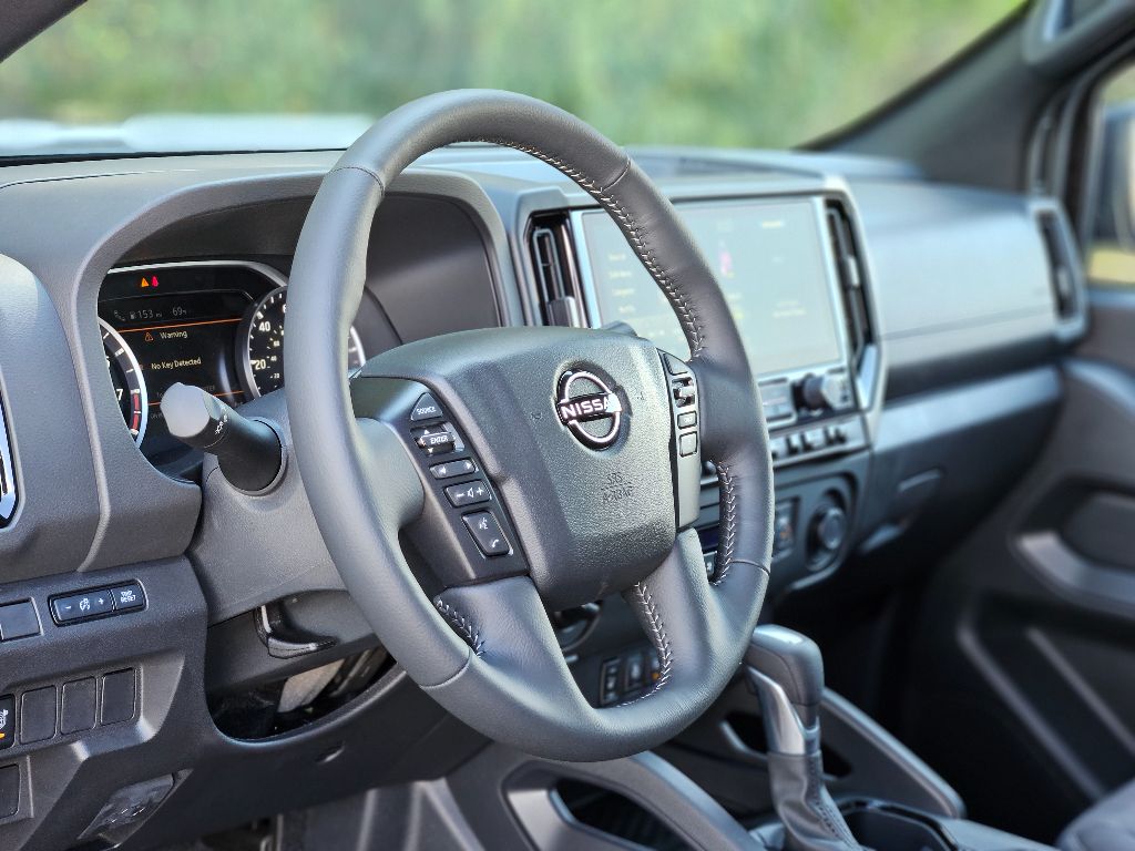2026 Nissan Frontier SV Crew Cab photo 9