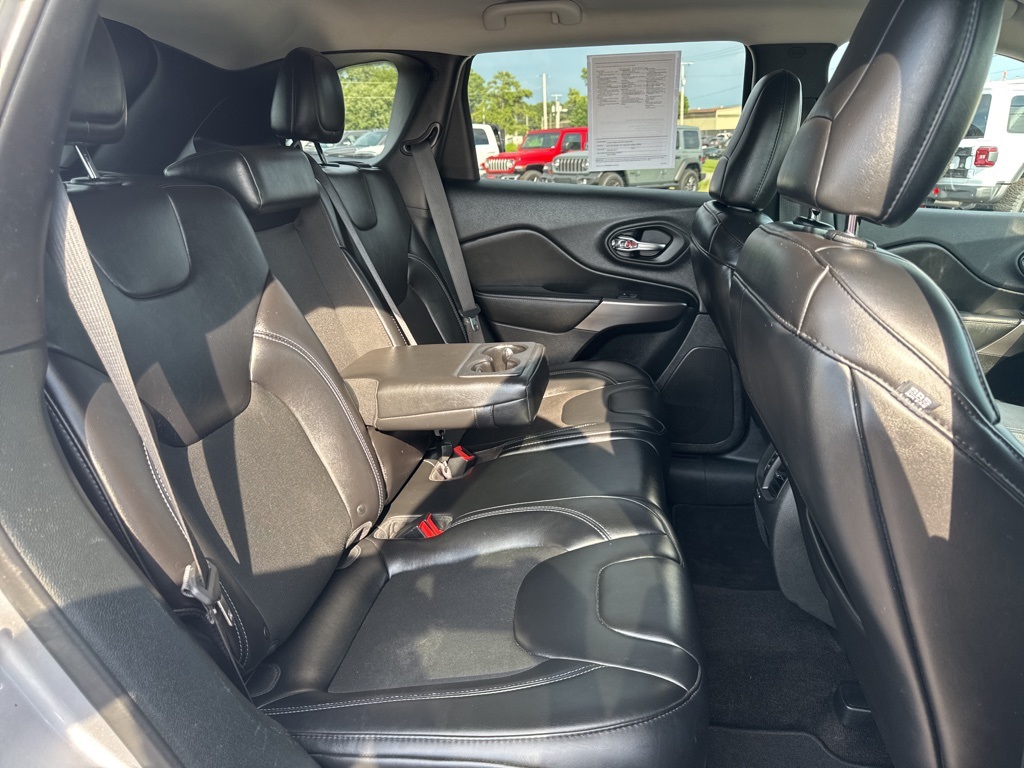 2019 Jeep Cherokee Latitude photo 16