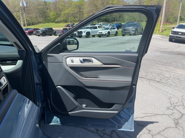 2025 Ford Explorer photo 27