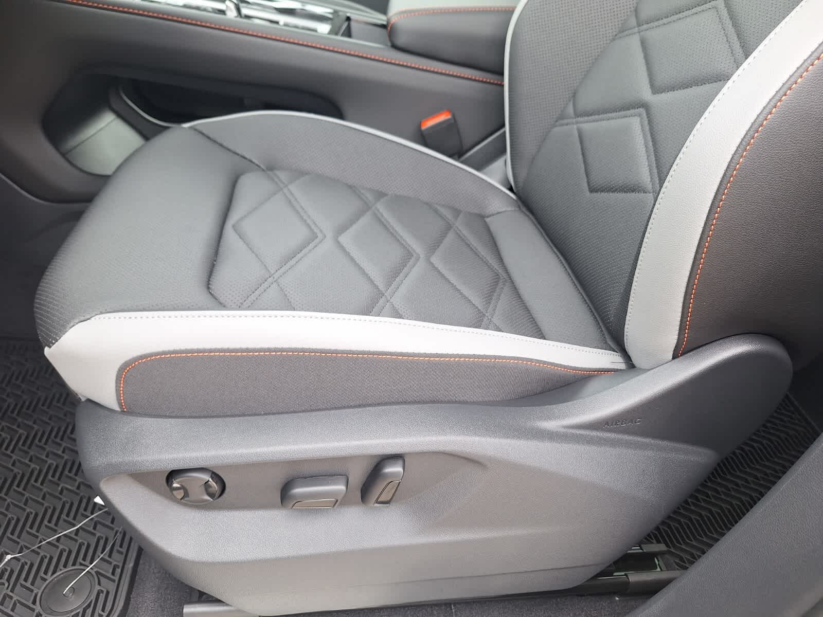 2025 Volkswagen Atlas Peak Edition SE photo 8