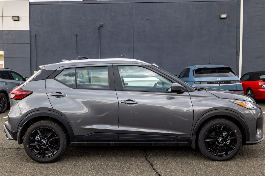 2024 Nissan Kicks SV photo 4