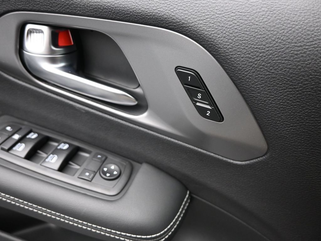 2026 Chrysler Pacifica photo 17