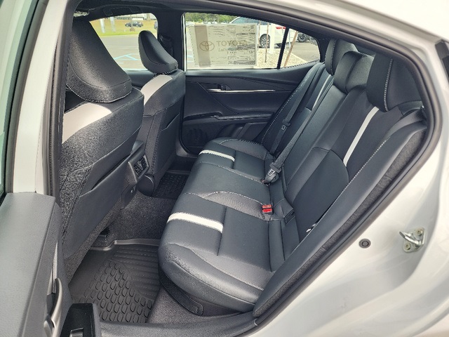 2025 Toyota Camry SE photo 7