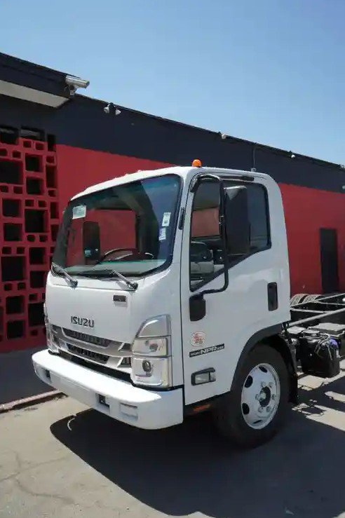 2024 Isuzu NPR photo 2