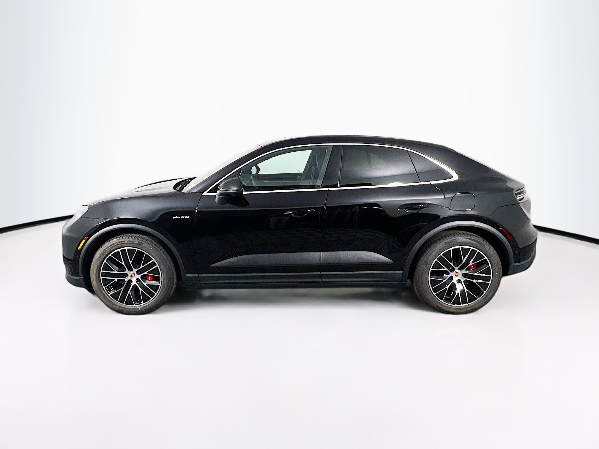 2025 Porsche Macan Electric photo 2