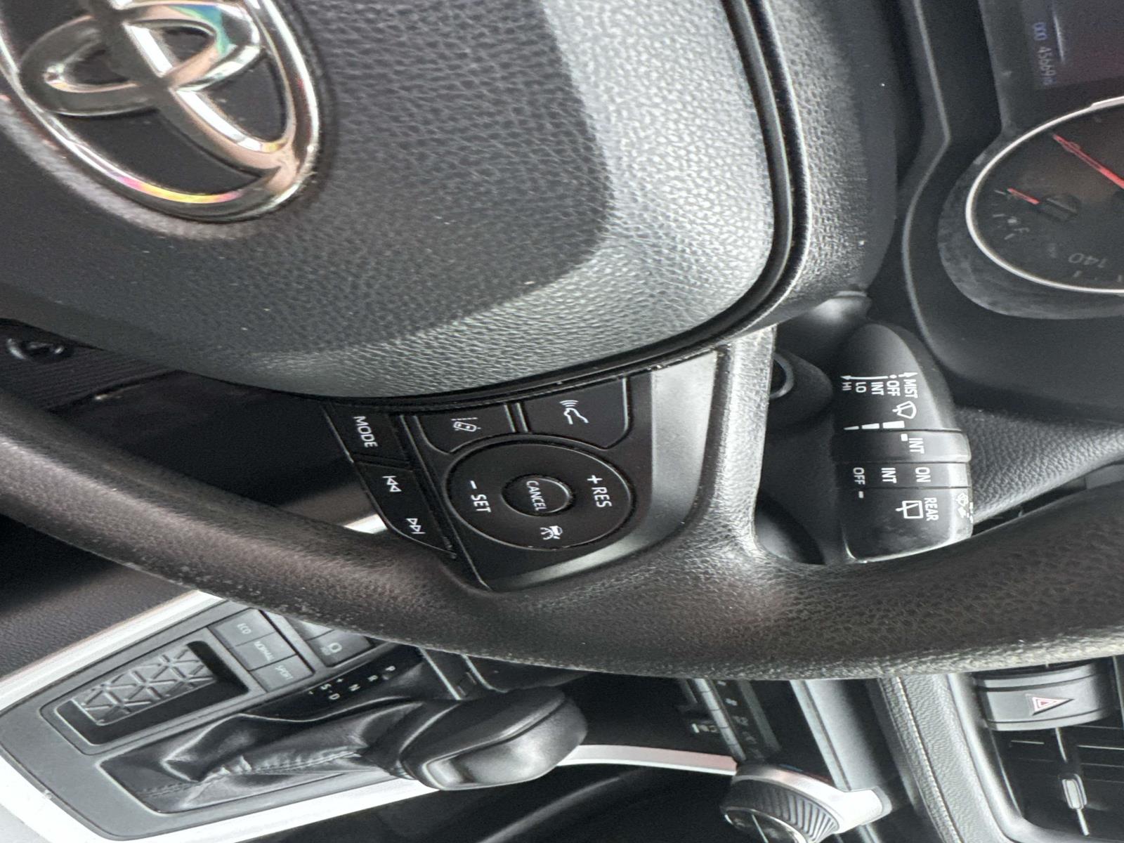 2022 Toyota RAV4 XLE photo 21
