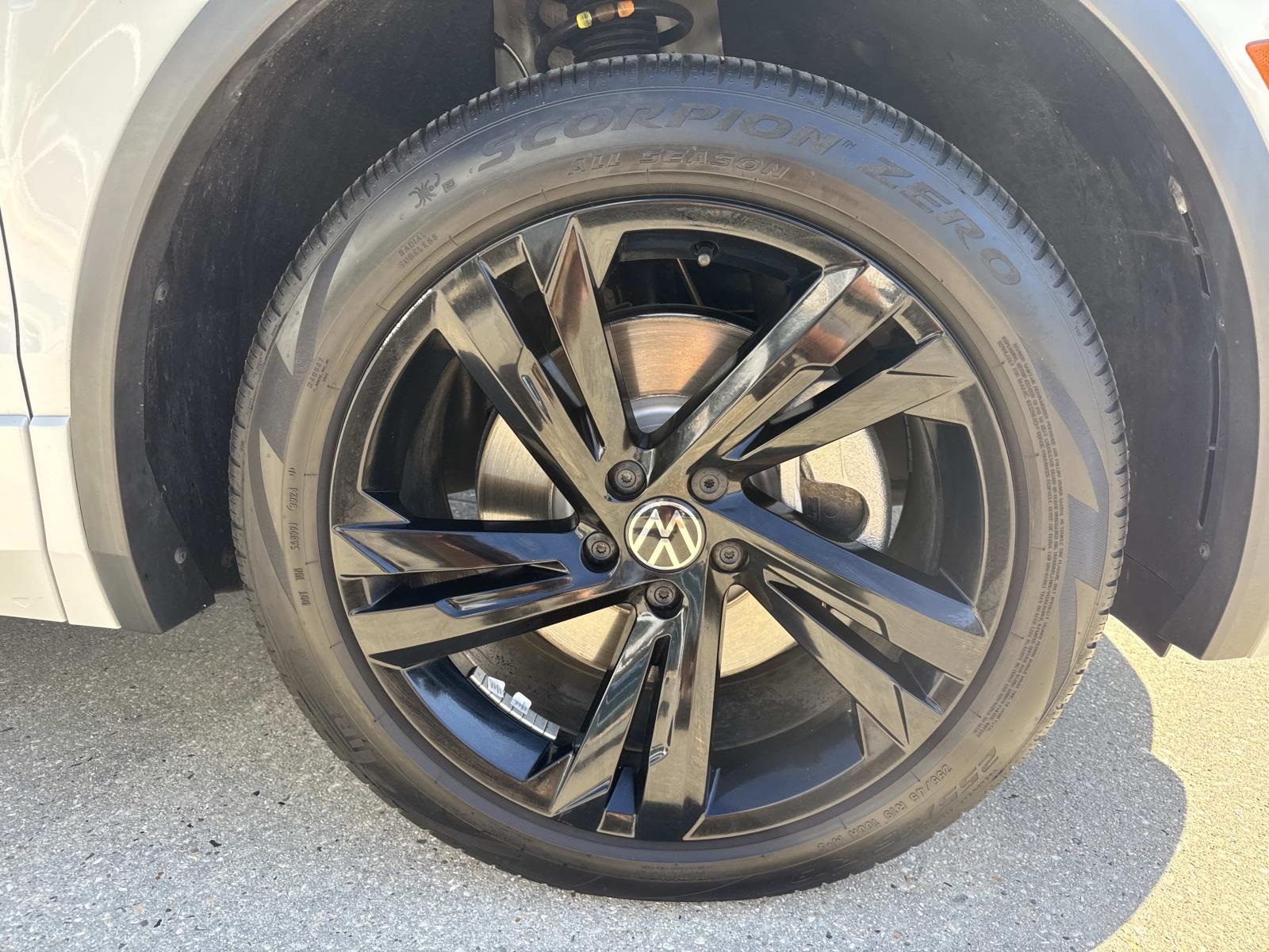 2024 Volkswagen Tiguan SE R-Line Black photo 2