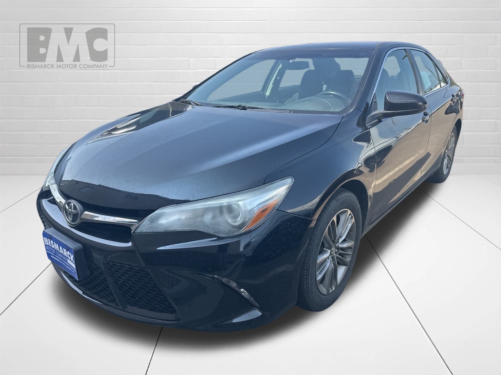 2016 Toyota Camry XLE photo 2