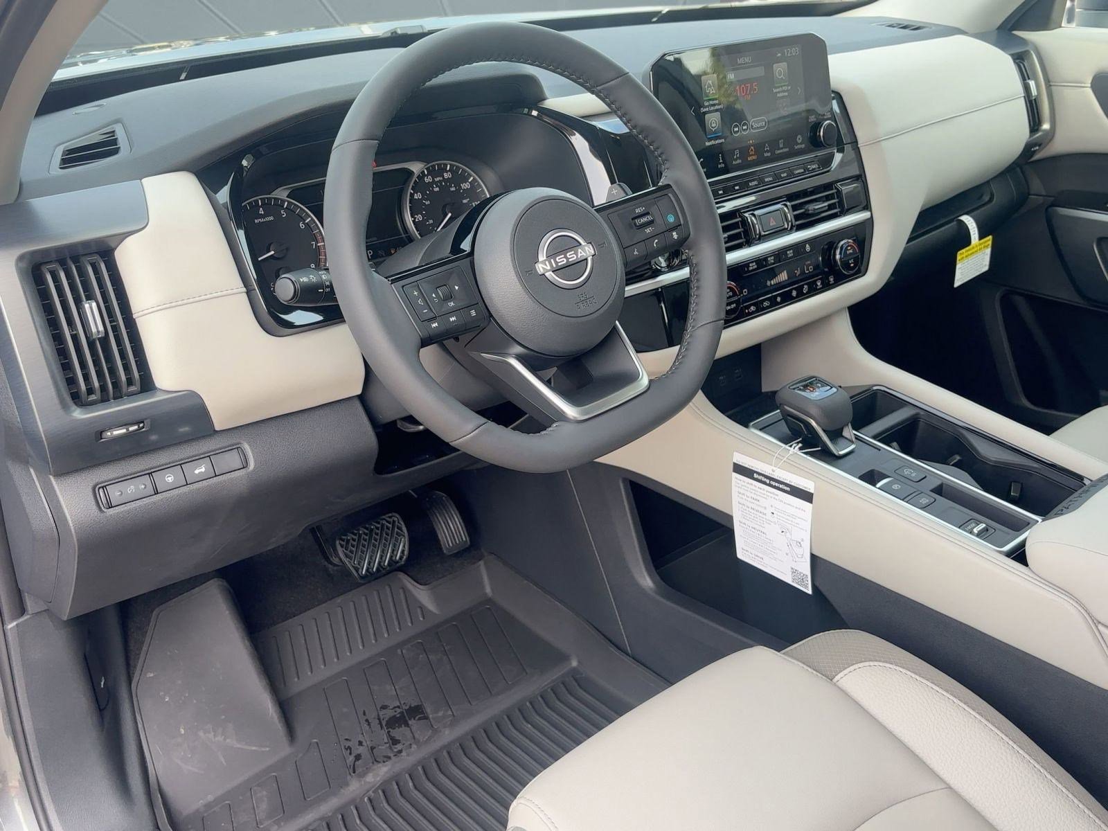 2025 Nissan Pathfinder SL photo 4